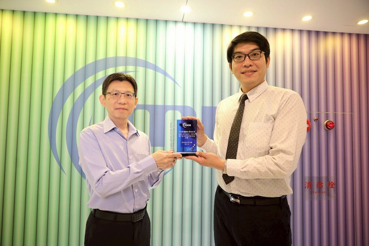 三商電腦通過SGS ISO 45001由捷思顧問致贈獎座